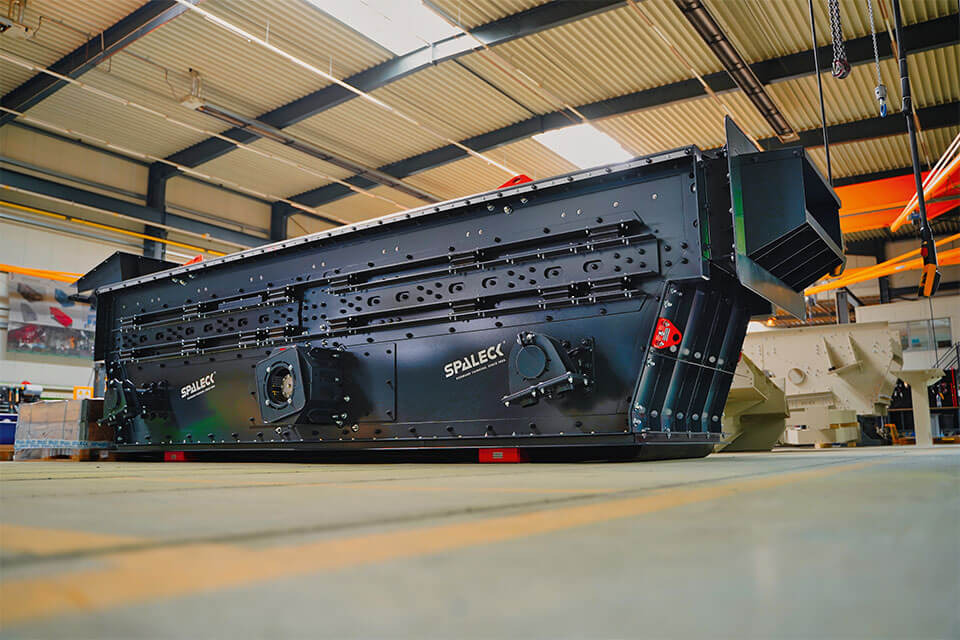 SPALECK Spannwellensiebmaschine zur Feinabsiebung von Baumischabfall.