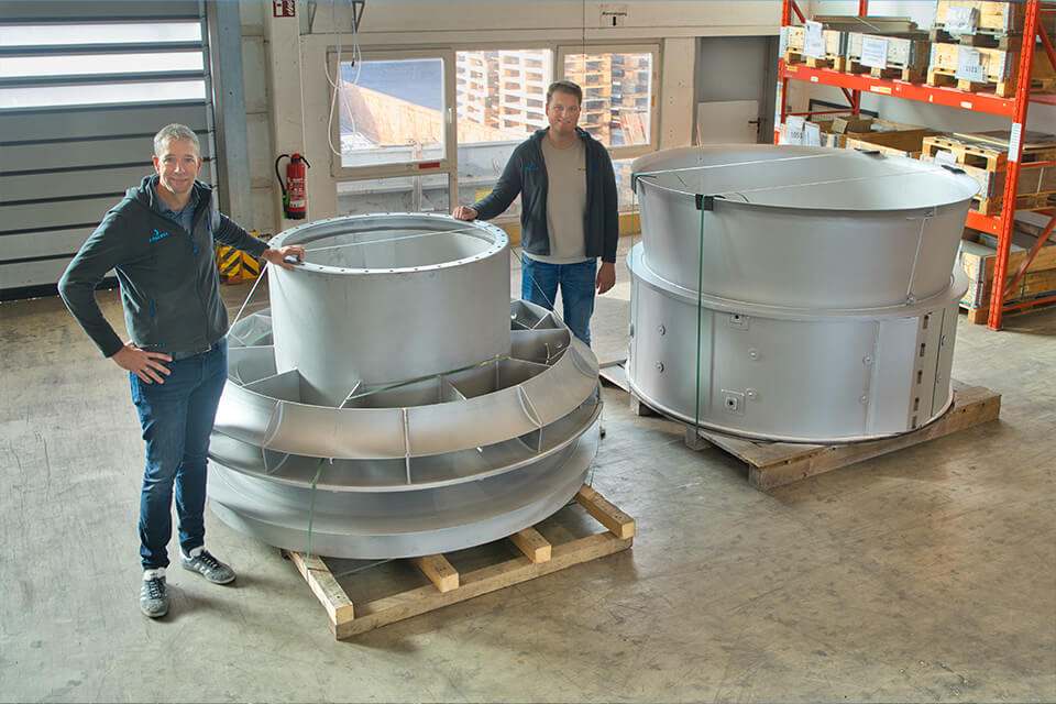 Grote gasturbine in productie bij loonfabrikant SPALECK | Bouw van een gasturbine | Constructiemechanicus vervaardigt een grote gasturbine voor de energievoorziening | Detailbeeld van een gasturbine – vervaardigd door SPALECK