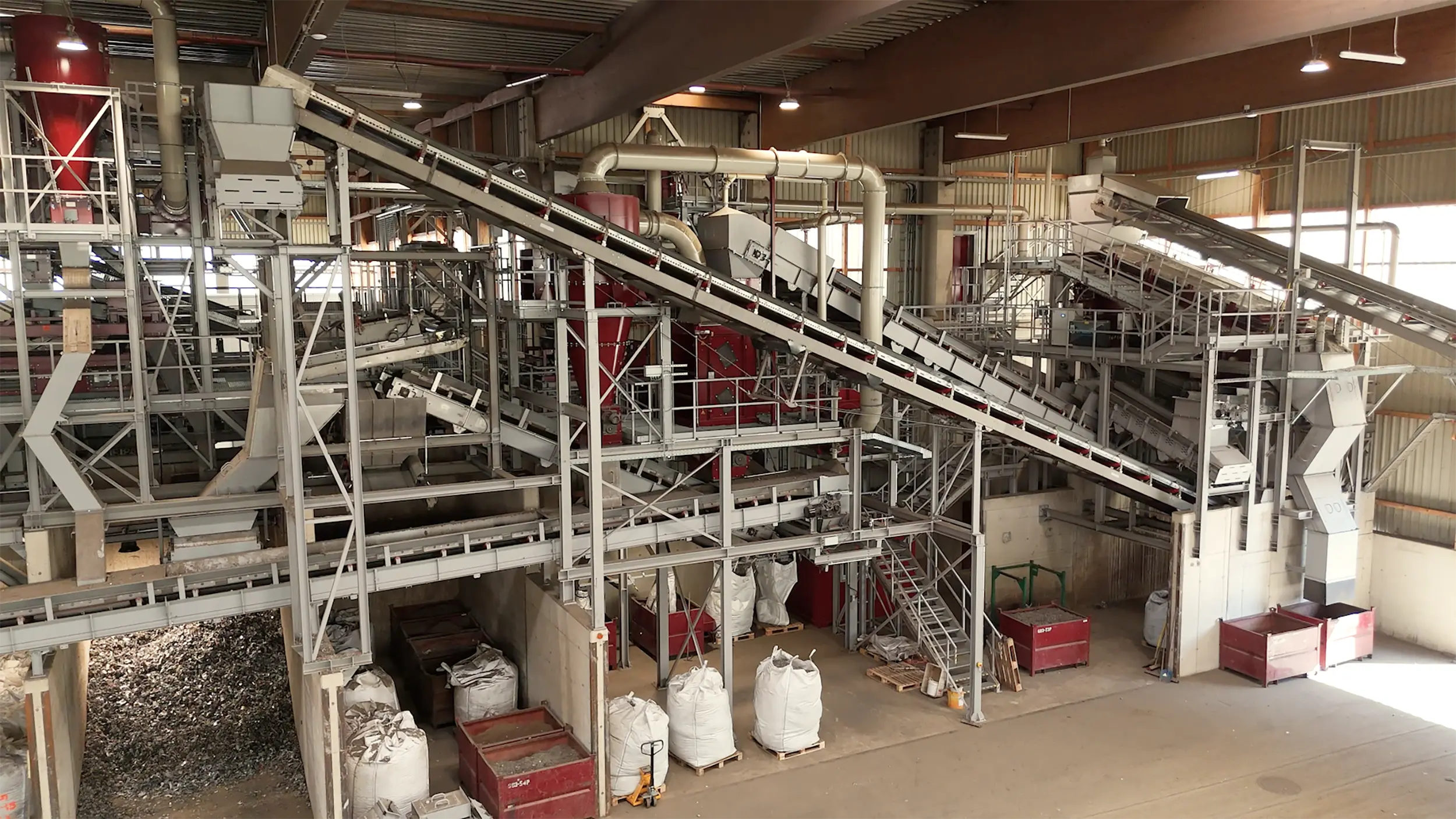 Een ultramoderne metaalrecyclinginstallatie met een SPALECK 3D COMBI-zeefmachine