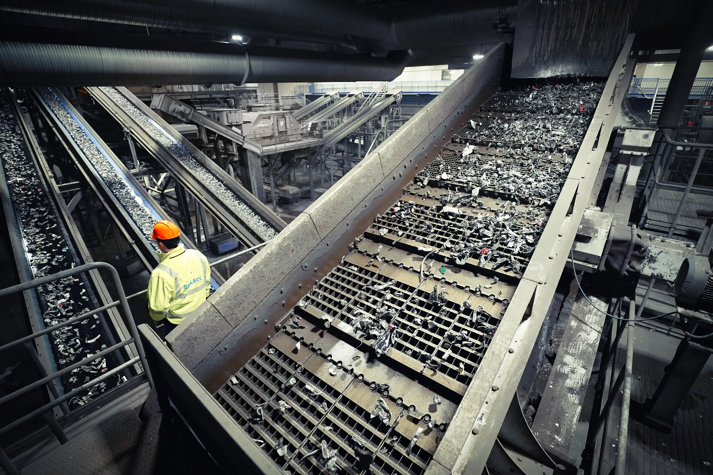 SPALECK-zeefmachine in een grote recyclinginstallatie voor de recycling van non-ferrometalen