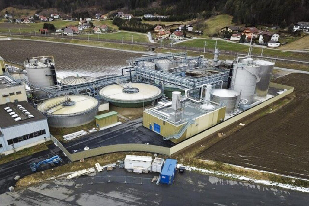 Aërobe waterzuiveringsinstallatie op een industrieterrein