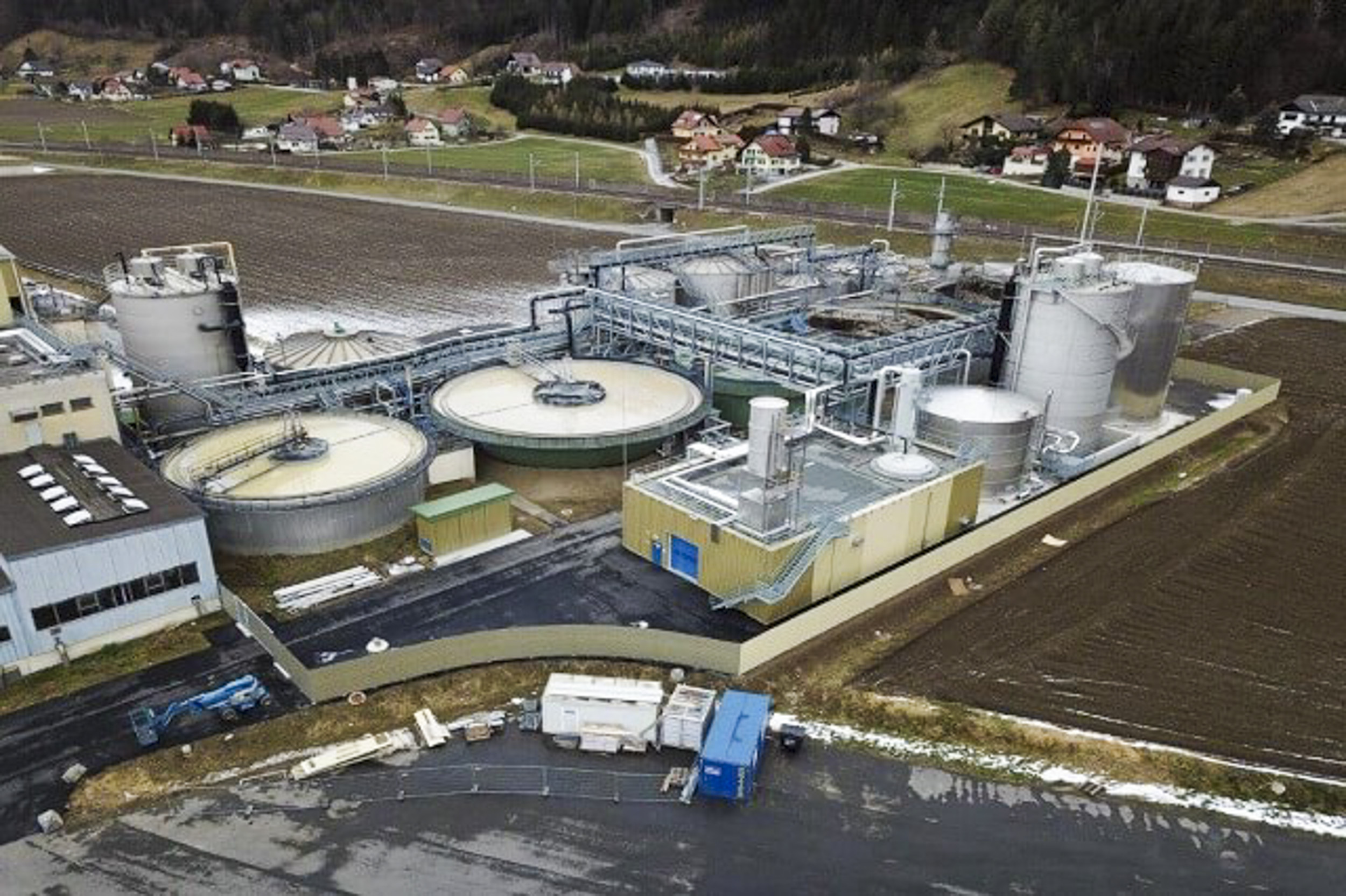 Aërobe waterzuiveringsinstallatie op een industrieterrein