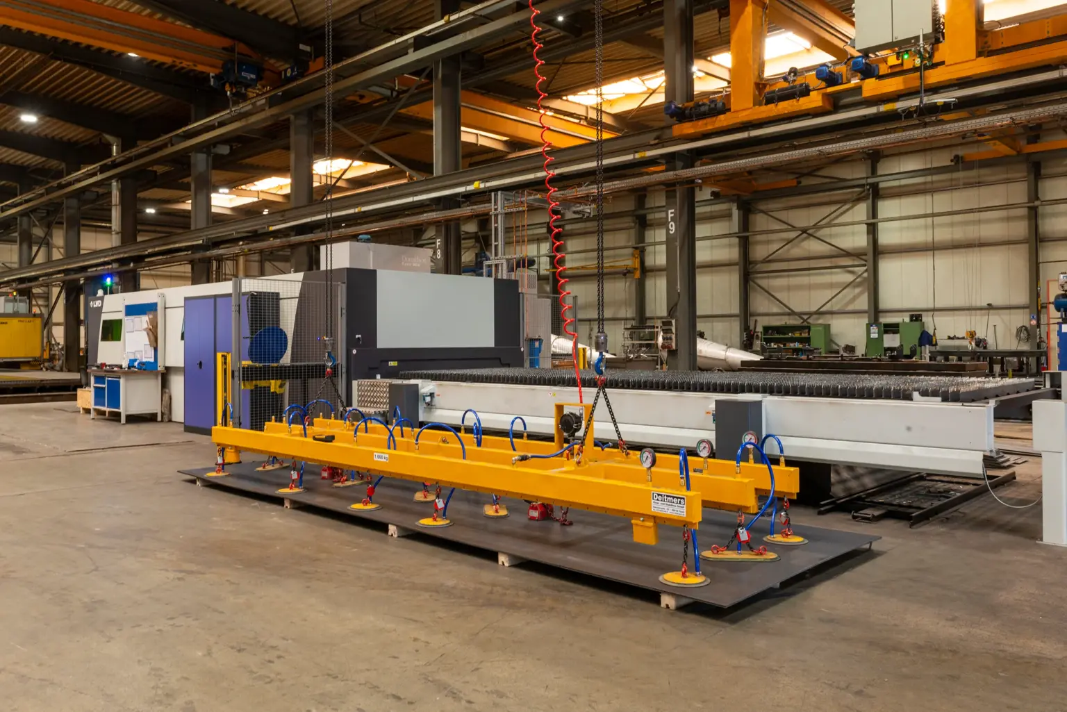 Lasersnijmachine voor grote formaten bij loonverwerker SPALECK
