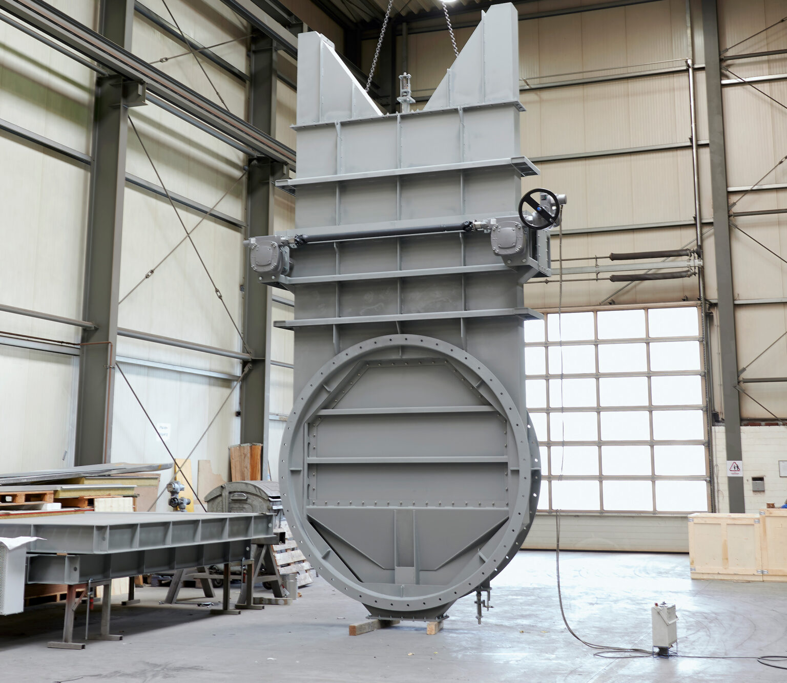 Produktansicht eines industriellen XXL Absperrschiebers von HMT