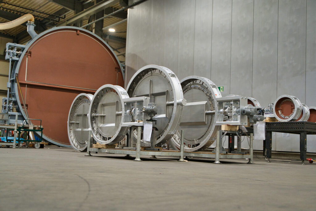 Maatwerk in rookgasarmaturen en industriële kleppen van HMT