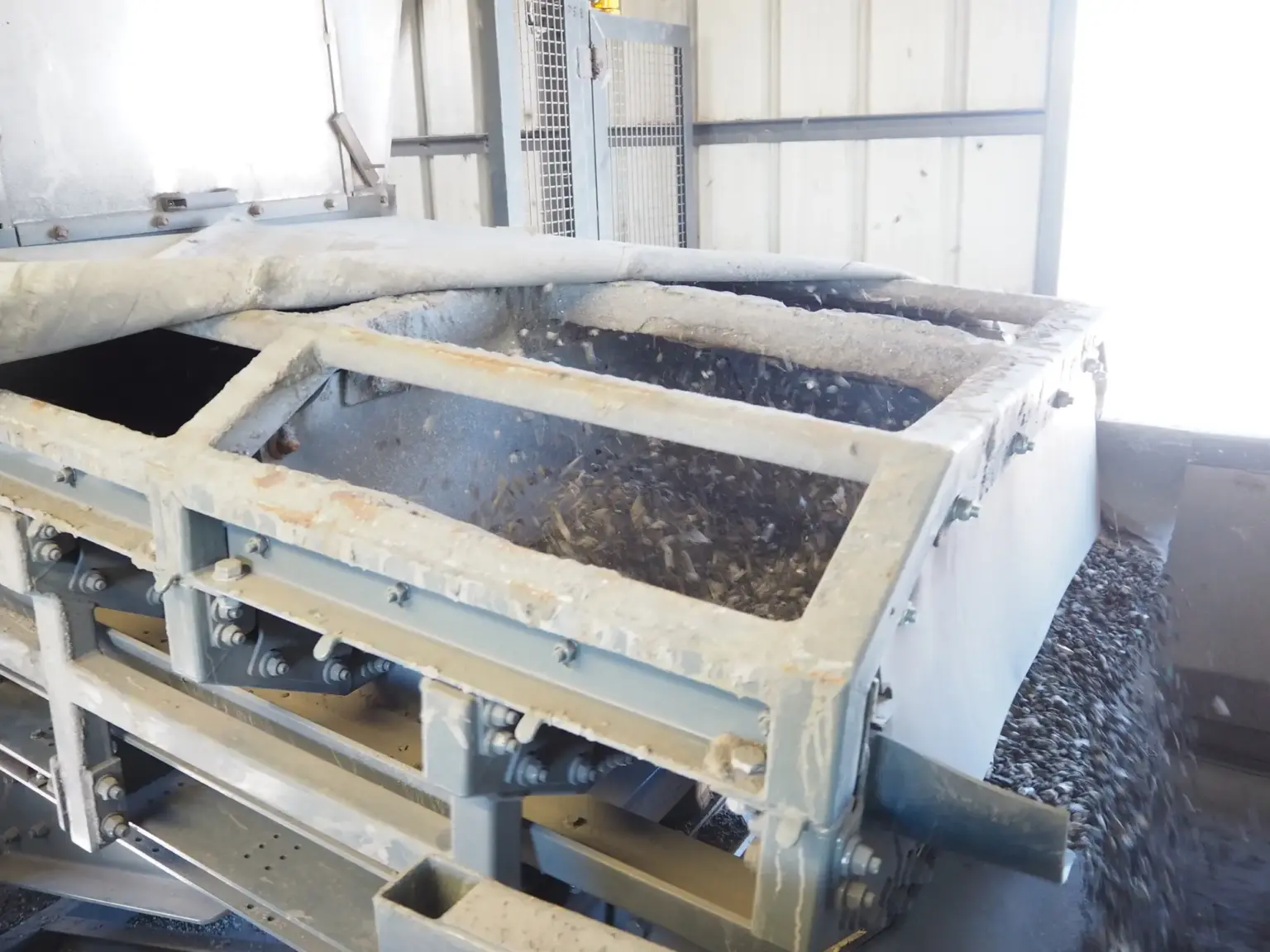 De SPALECK ActiveCLEAN-transportgoot voor de verwerking van slakken maakt een reinigingsvrije materiaaltoevoer mogelijk