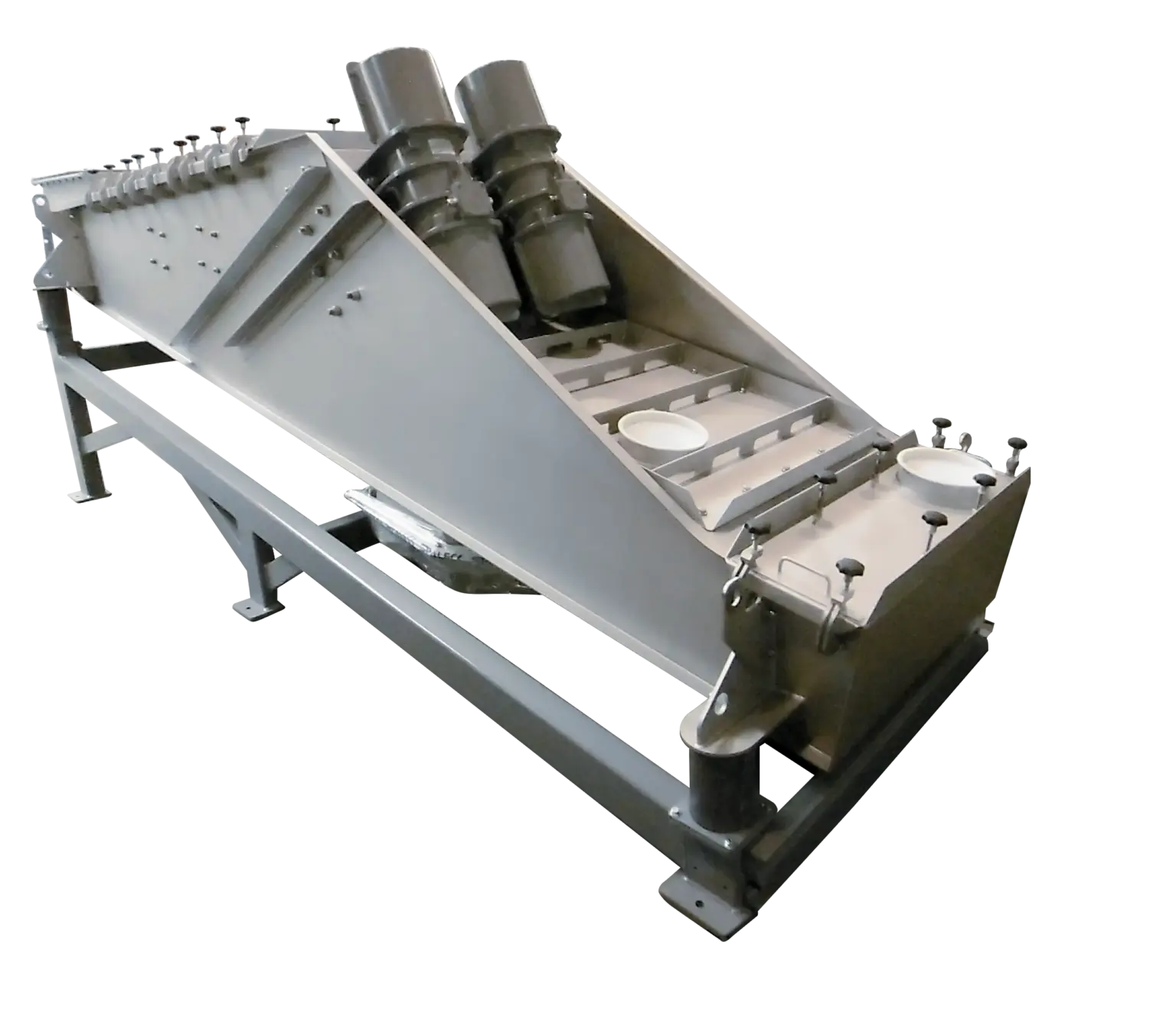 Industriële trilgoot met twee motoren voor materiaaltransport.