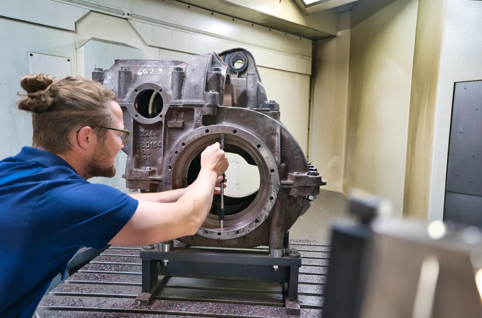 Renovatie van een onderdeel van een spoorvoertuig bij de toeleverancier van CL1-onderdelen en CNC-bewerkingen, SPALECK