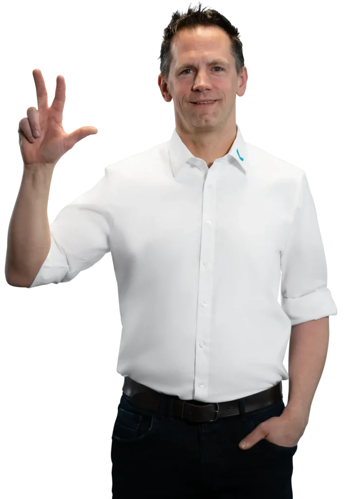 Een man in een wit overhemd maakt een handgebaar; behandeling van proces- en huishoudelijk water.