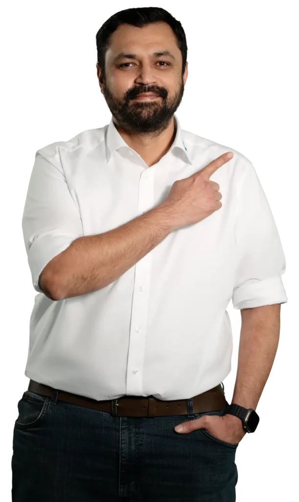 Een man in een wit overhemd wijst met zijn vinger naar de zijkant: behandeling van bedrijfs- en proceswater.