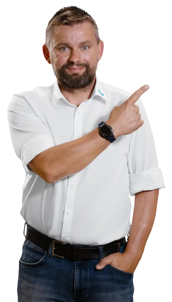 Een man in een wit overhemd wijst met zijn vinger naar de zijkant.