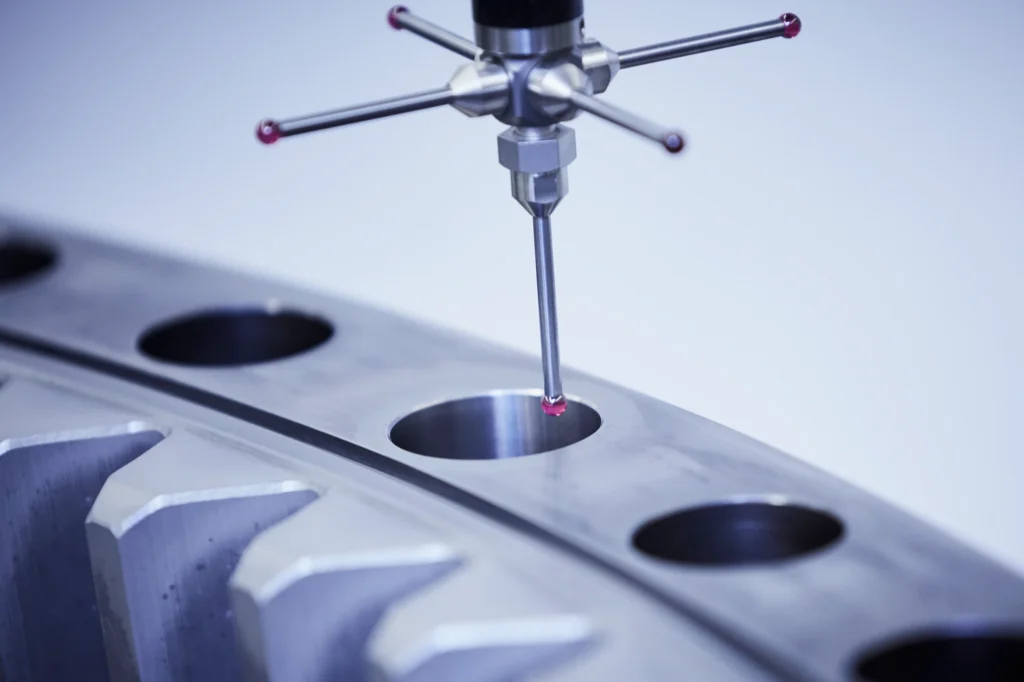 Detailfoto van een 3D-meting van een CNC-onderdeel in de meetruimte van SPALECK